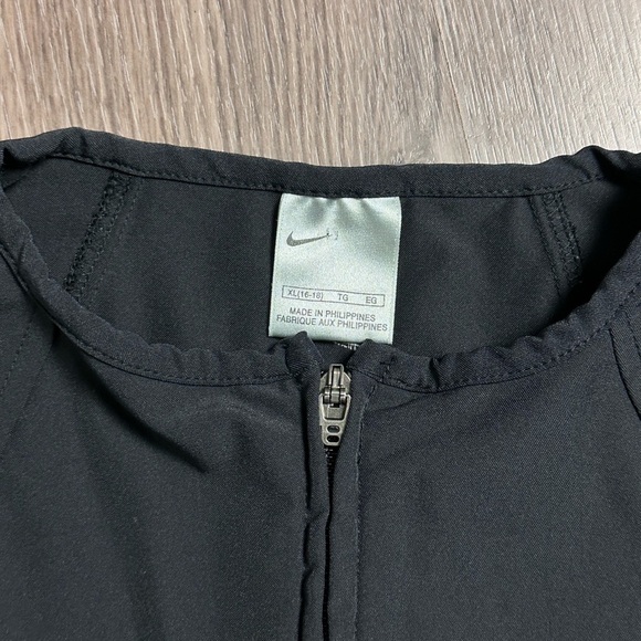 Nike Vest - Picture 2 of 7